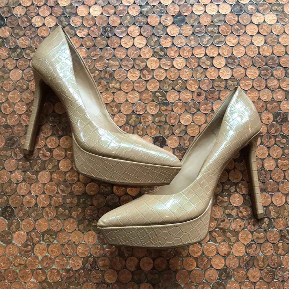 Gianni Bini Nude Pumps Size 8